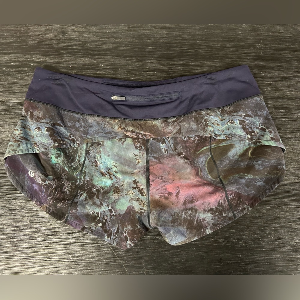 Lululemon Speed Up Short 2.5"
Radiant Multi / Midnight Navy